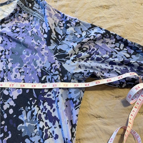 IsaacMizrahi Live XL floral long bell sleeve soft knit top periwinkle blue white - Picture 2 of 12